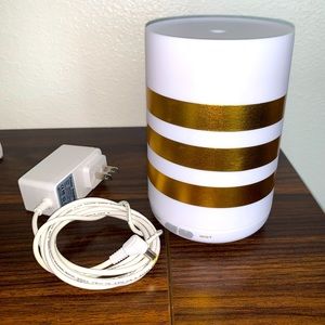 Essential Oils Aromatherapy Diffuser Cool Mist Humidifier with 7 Colors Light a